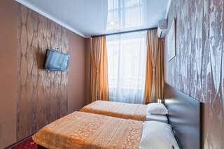 Гостиница Шоколад Тольятти Стандартный двухместный номер с 2 отдельными кроватями-1